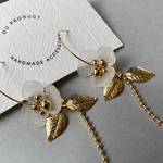 《swing flower》透明感　フラワー　揺れる　ピアス