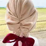 ワインレッド色のリボン付き・クッション生地のもっちり肌触り帽子／医療用帽子