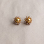 №154.B　ミニフラワーボタン（カボション）15mm