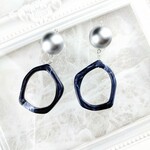 325【現品限り】ネイビー&シルバー【イヤリング・ピアス】