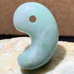 糸魚川翡翠の勾玉(淡翠)