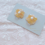 オレンジとモカマーブル お花のイヤーアクセサリー