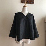 フレンチリネン黒で作ったVネックゆったりプルオーバー