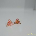オレンジ輝くかわいい三角ピアス