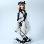 ジェニーちゃんの白地に黒の花柄チュールのマーメイドドレス