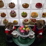 ミニチュア スイーツ マカロン 4つと チョコレートケーキ 3つ