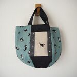 ♪ハチワレ　ネコ　パッチワーク　 ６枚はぎころんバッグ　ブルー系 　Ｓサイズ　ネコ　刺繍　　前ポケット　♪　ダンガリー調　ブラック