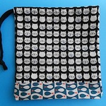 くいしんぼ猫　巾着袋　ブラック×ブルーグリーン