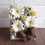 白のガーベラとリボンのフレームアレンジ                      フォトフレーム