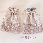 優しい花柄の巾着⭐︎中布違いで、赤とブルー♡普段使いに！プレゼントに♡ ❣️
