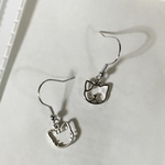 〈再販〉アシンメトリー  小さな猫ちゃんピアス