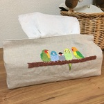 刺繍のティッシュケース　なかよしいろいろインコさん