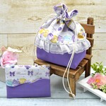 巾着とポケットティッシュケースのセット！ パープル、マカロン柄 レース フリル付き お菓子柄 ケーキ 飴ちゃん入れ 小物入れ  化粧ポーチ リップ バックインバック メイクポーチ コスメポーチ 旅行 