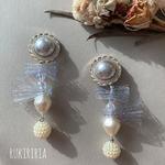 RUKIRIRIA #684 グレーパール×ひらひらビニールオーロララメピアス  大ぶりピアス 大ぶりイヤリング  PVC