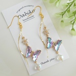 美しく輝く蝶とジルコニアフラワーの大人可愛い大ぶり春夏ピアス/イヤリング🦋（春・初夏・蝶々・バタフライ・ブルー・パープル・ピンク・オーロラ・クリア・花・ガラス・上品・ロング・ウェーブ・螺旋・揺れる）