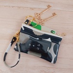 Fancy flower black✩.*˚     パスケース キーポーチ　キーケース   　スマートキーケース、カードキーケース、ラミネート生地で丈夫*°