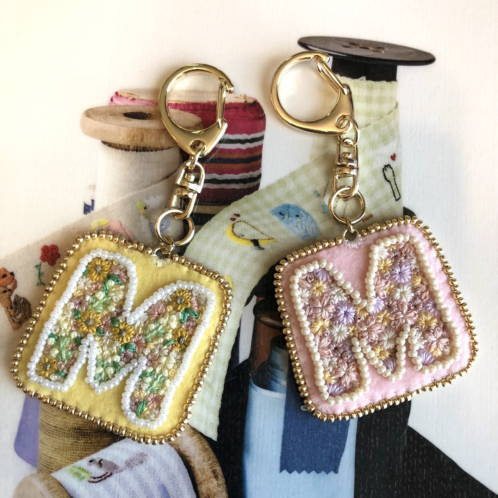 ❁オーダー承ります❁　手刺繍 お名前 イニシャル刺繍 キーホルダー ❁オーダー承ります❁ 手刺繍 お名前 イニシャル刺繍