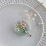 5・6月限定　花束刺繍ミントグリーン　ポニーフック