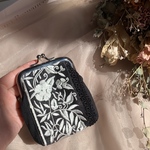 【new】B品　刺繍リボン　がま口(中の生地モリス使用)BLACK