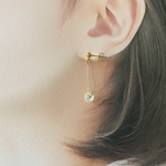 美しく揺れるスワロフスキー一粒ピアス/ノンホールピアス