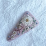 お花刺繍のパッチンピン