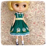 クローバーとシロツメクサのワンピース
