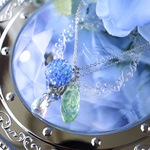 《スカイブルー》ガラスの紫陽花ネックレス 梅雨 紫陽花 青 ブルー あじさい ガラス フュージンング 夏 透明感