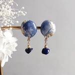 天然石 ラピスラズリ  揺れる お花 ピアス ・ イヤリング （ ギフト プレゼント おおぶり 夏 誕生日プレゼント レジン いやりんぐ ぴあす 花　ゴールド　大ぶり　女性　初夏　  ）