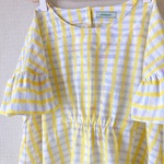 フリル袖の水彩チェックカットソー