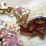◇2050再販 🦋ガーネットの猫と、蝶のバッグチャーム🐈🌸