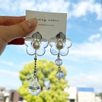 ꫛꫀꪝ♡ウォーターガラスボール×クリアフラワー大ぶりイヤリング〈アシンメトリー・シャボン玉〉