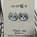 かわいい猫ピアス　ハチワレ　ネコピアス　ねこピアス　猫　ピアス　ハチワレ猫