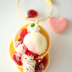 三段ベリーパンケーキのバッグチャーム(バニラアイス)