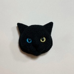羊毛フェルト 猫ブローチ 黒猫 オッドアイ
