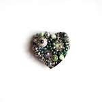 中サイズ　con Verde ７  スワロフスキー輝く Antique Silver Beads Reunion  ハートのビーズ刺繍ブローチ