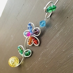 カラフルお花模様付けサンキャッチャー
