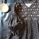 コットン花柄のVネックワンピ♪黒