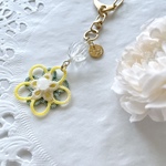 お花のバッグチャーム◇Nordic yellow & green◇タティングレース&ホワイトジェイド【ギフトラッピング対応】