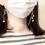 ♦︎再販♦︎まるでピアスのような鈴蘭が揺れるマスクチェーン&メガネチェーンNo.42 グレー紐