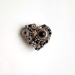 小サイズ　Antique Silver Beads Reunion 40  ハートのビーズ刺繍ブローチ