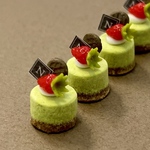 抹茶と苺のミニチュアケーキ