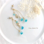  - flower in flower -かすみ草とすずらんのピアス/イヤリング -マリンブルー-      レジン フラワー ボタニカル デート お呼ばれ 春 夏 カスミソウ 鈴蘭 ターコイズ