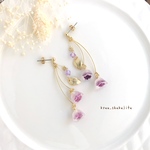 - flower in flower -かすみ草と鈴蘭のゆらゆらピアス/イヤリング  -パープル-      レジン フラワー ボタニカル デート お呼ばれ ゆれるピアス