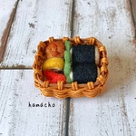【羊毛フェルト】おむすび 唐揚げ弁当 ブローチ