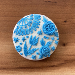 刺繍くるみボタン（ヘアゴム/ブローチ）