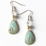 ミルキーブルー　すずらんの花と猫　雫　ピアス　中