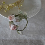 布花　つるバラのリースブローチ 