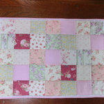 四角パッチのマット　・　５２ｃｍ　×　７３ｃｍ