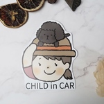 CHILD in CARマグネットステッカー(黒トイプードルと女の子)