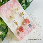 人気🍓小ぶり苺の花ピアス／イヤリング《ピンク》